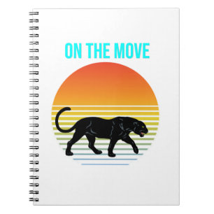 Caderno Espiral Em movimento - Pantera andando sob um pôr do sol