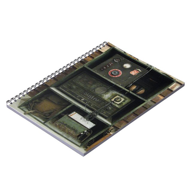 Caderno Espiral Equipamento de Rádio Militar Vintage (Left Side)