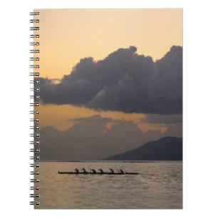 Caderno Espiral Equipe de canoas despoletada pratica na costa