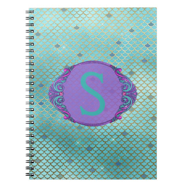 Caderno Espiral Escola de Monograma de Escala de Sereia Roxa e Tea (Frente)