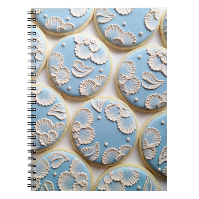 Caderno Espiral Escova azul biscoitos bordados (Frente)