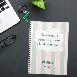 Caderno Espiral Escrevendo de citação inspiradora verde-sábio rosa