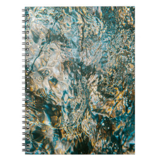 Caderno Espiral Espalho de água em fotografia de aproximação