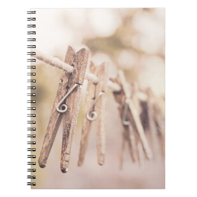 Caderno Espiral Espessões de roupas em uma linha (Frente)