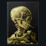 Caderno Espiral Esqueleto de Fumagem de Van Gogh<br><div class="desc">Notebook com a pintura a óleo de Vincent van Gogh Skull of a Skeleton with Burning Cigarette (1885-86). Um presente excelente para fãs do Poste-impressionismo e da arte holandesa!</div>