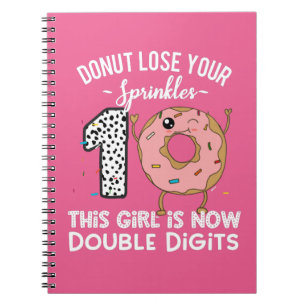 Caderno Espiral Esta garota agora tem dois dígitos na Rosquinha d