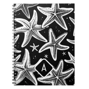 Caderno Espiral Estaleiro Monograma Desenhado à Mão em Fundo Negro