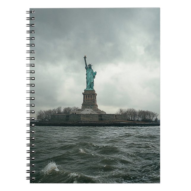 Caderno Espiral Estátua da Liberdade no Tempestade Notebook (Frente)