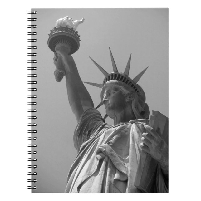 Caderno Espiral Estátua Negra e Branca do Nova Iorque da Liberdade (Frente)
