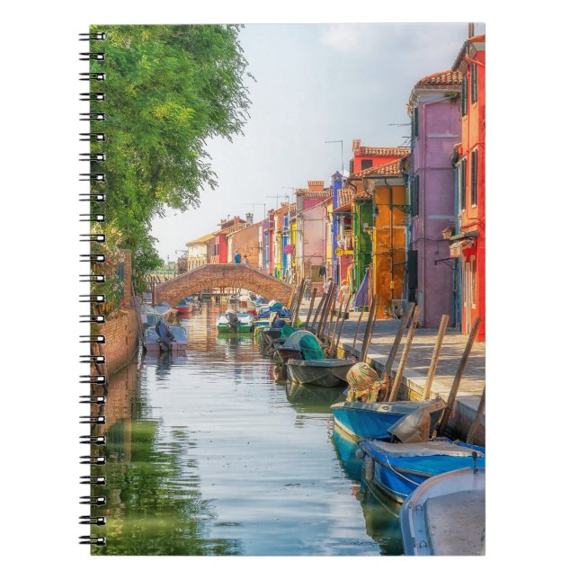 Caderno Espiral Explore o Charme Vibrante de Burano (Frente)