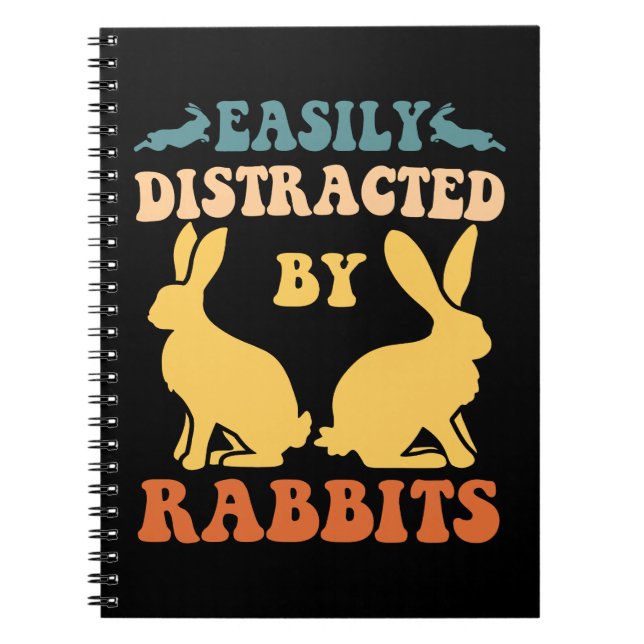 Caderno Espiral Fácil Distração Por Coelhos (Frente)