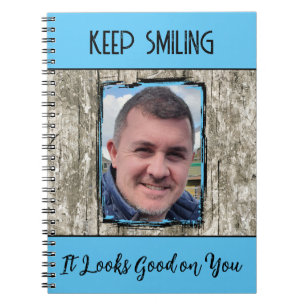 Caderno Espiral Faux cinza efeito de madeira continua sorrindo fot