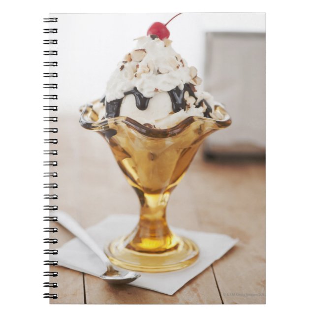 Caderno Espiral Fechar o sundae com cereja no topo (Frente)