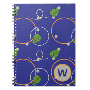 Caderno Espiral Fireflies sobre notebook de água