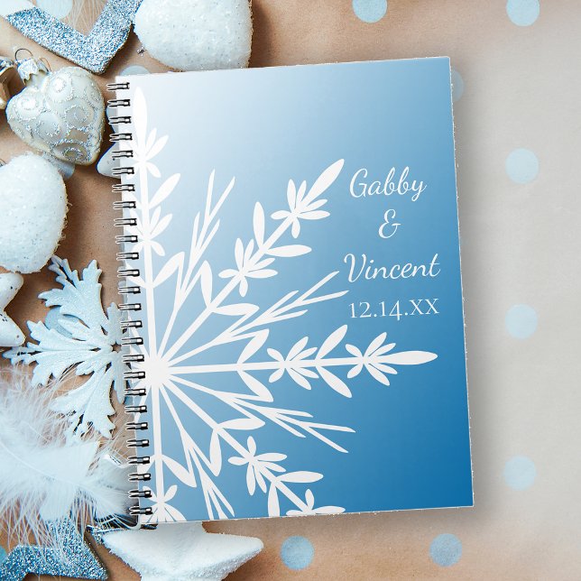 Caderno Espiral Floco de neve branco no Casamento no inverno azul (Criador carregado)