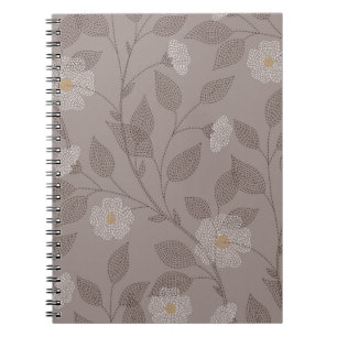 Caderno Espiral Flores bordadas e folhas sobre fundo castanho