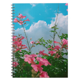 Caderno Espiral Flores Rosa Sob Céu Azul com Nuvens - Natureza