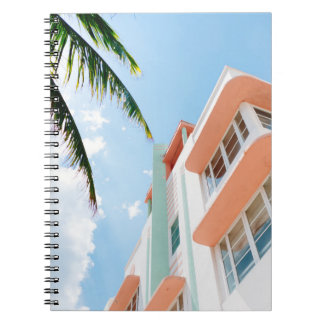 CADERNO ESPIRAL FOTO DE BAIXO ÂNGULO DA CONSTRUÇÃO DO CONCRETO BRA