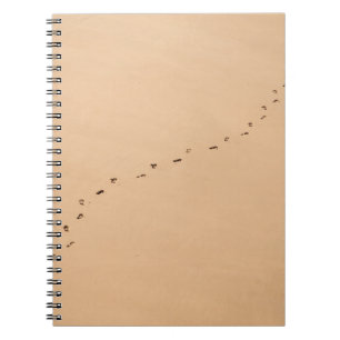 Caderno Espiral Fotografia aérea de pegadas na areia