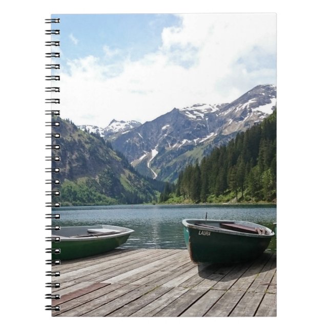 Caderno Espiral Fotografia Tranquil Alpino Lake and Boats (Frente)