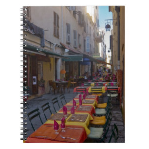 Caderno Espiral França, Córsega. Mesas de café montadas em estreit