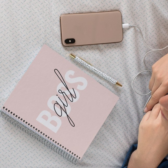 Caderno Espiral Frase do Chefe da Garota Rosa do Pastel Moderno (Criador carregado)