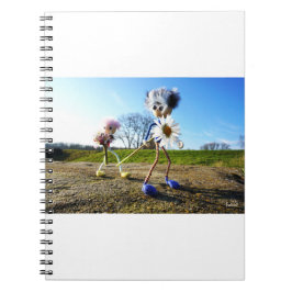 Caderno Espiral Fubby's in natuur met madeliefjes.