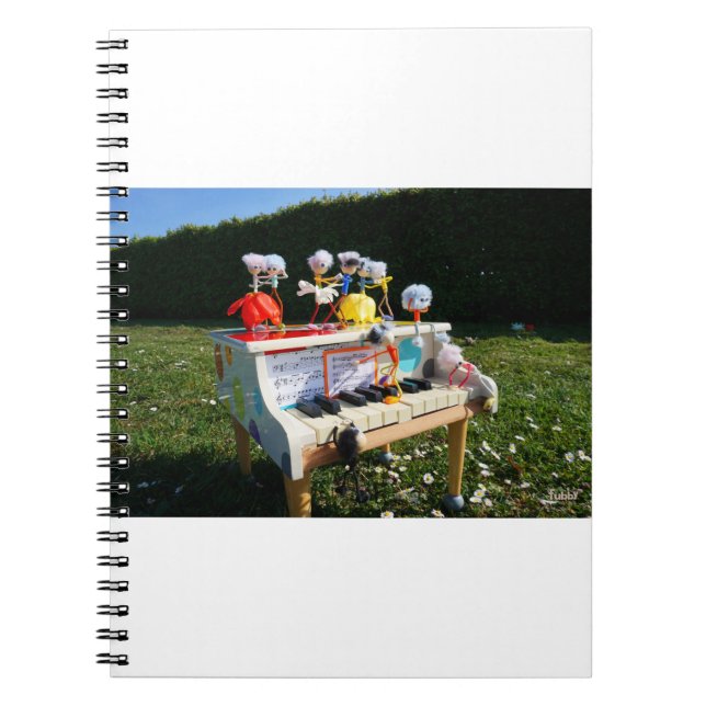 Caderno Espiral Fubby's op piano die muziek maken en dansen. (Frente)