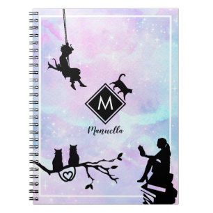 Caderno Espiral Galáxia de Aquarelas Monograma de Gatos e Rapariga