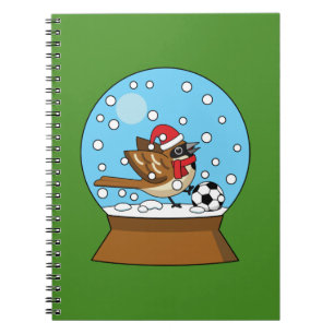 Caderno Espiral Garrafa de Neve com Pardal Fofo Jogando Futebol