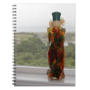 Caderno Espiral Garrafa enchida com as pimentas de Bell doce