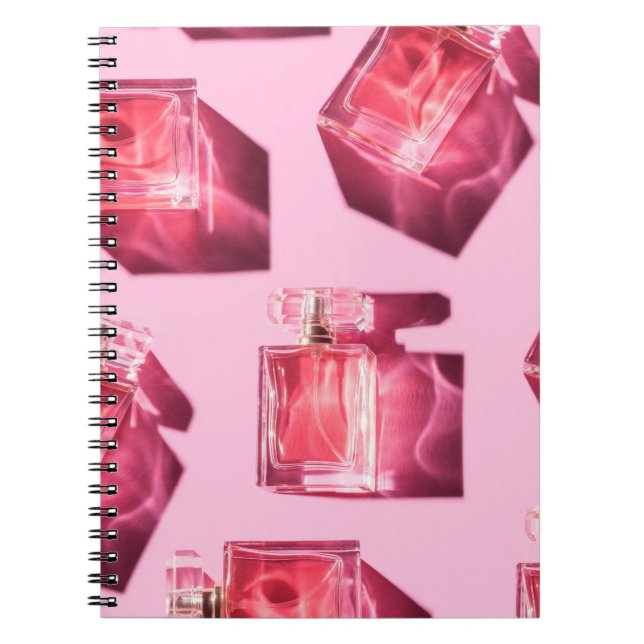 Caderno Espiral Garrafas de perfume, fundo rosa, flatlay (Frente)