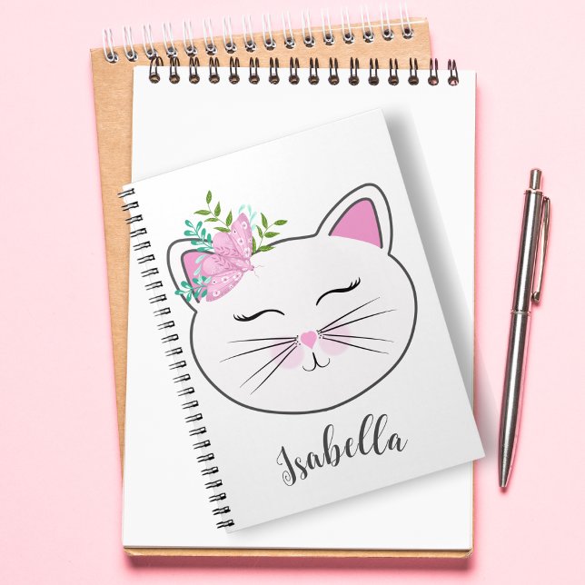 Caderno Espiral Gatinho com borboleta rosa personalizada (Kitty charm meets boho butterfly vibes in this whimsical notebook.)