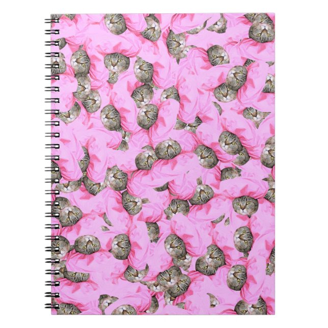 Caderno Espiral Gato Bonito num Padrão de Boné Rosa Aleatório (Frente)