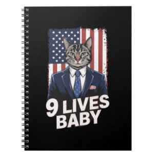 Caderno Espiral Gato na Suíte com Cabelo de Trump Bandeira America