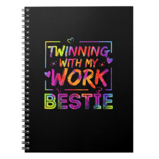 Caderno Espiral Geminando com meu trabalho Bestie Spirit Wee Melho