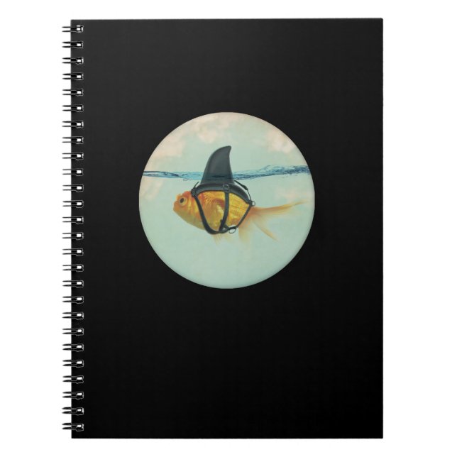 Caderno Espiral Goldfish with a Shark Fin (Frente)