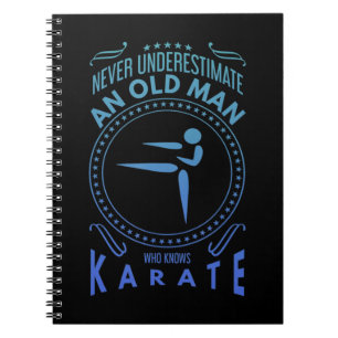 Caderno Espiral Gráfico do Karate Mens - Nunca Subestimar Um M An
