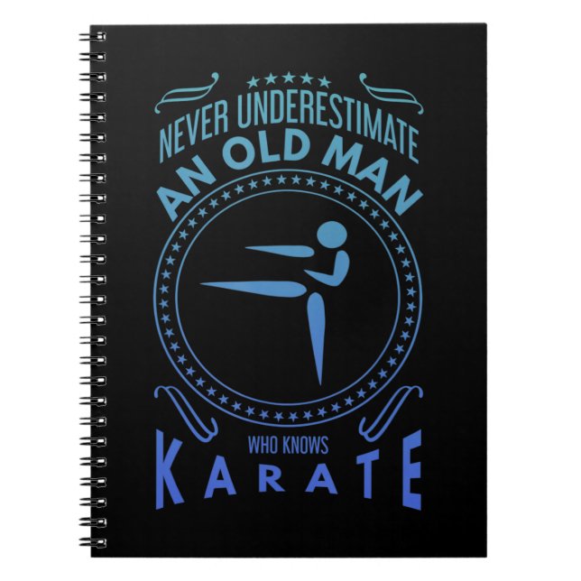 Caderno Espiral Gráfico do Karate Mens - Nunca Subestimar Um M Ant (Frente)