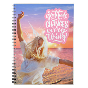 Caderno Espiral Gratidão Muda Tudo Poster Praia do Pôr do Sol