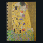 Caderno Espiral Gustavo Klimt "o beijo "<br><div class="desc">Obra-prima de s de Gustavo Klimt ': "O beijo". "O beijo, " criou pelo pintor austríaco Gustavo Klimt. Considerou para ser seu trabalho mais famoso. Pintou-o entre os anos 1907 e 1908, que eram o highpoint de seu "período dourado, " quando pintou um número de trabalhos que utilizam a folha...</div>