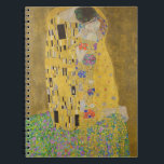 Caderno Espiral Gustavo Klimt "o beijo "<br><div class="desc">Obra-prima de s de Gustavo Klimt ': "O beijo". "O beijo, " criou pelo pintor austríaco Gustavo Klimt. Considerou para ser seu trabalho mais famoso. Pintou-o entre os anos 1907 e 1908, que eram o highpoint de seu "período dourado, " quando pintou um número de trabalhos que utilizam a folha...</div>