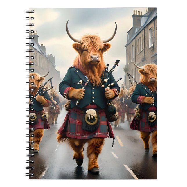 Caderno Espiral Highland Harmony: Bagpipe Highland Cow Banda (Frente)