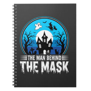 Caderno Espiral Homem do Dia das Bruxas por trás da Casa Assombrad