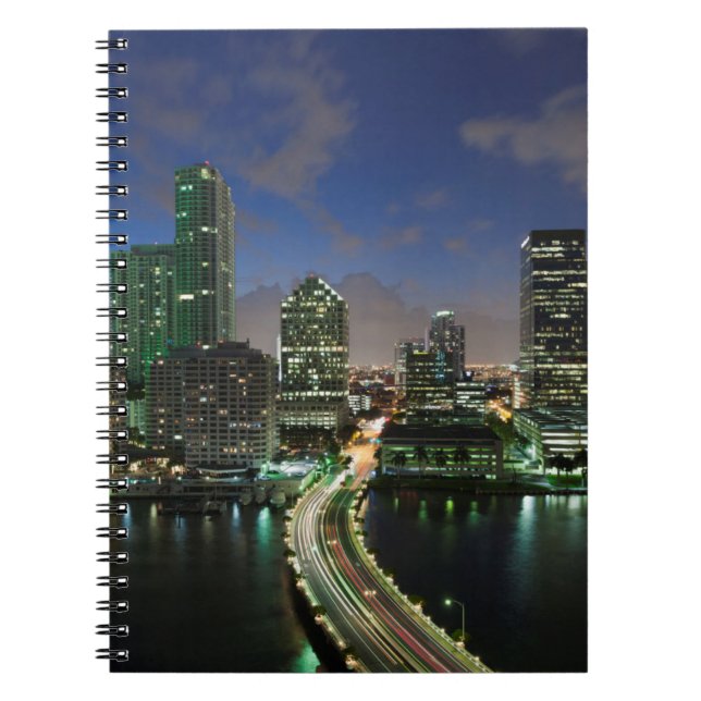 Caderno Espiral Horizonte urbano elevado da cidade (Frente)