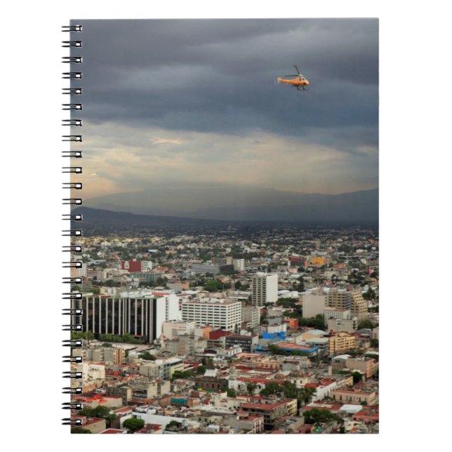 Caderno Espiral Ideia de ângulo alto da arquitectura da cidade (Frente)