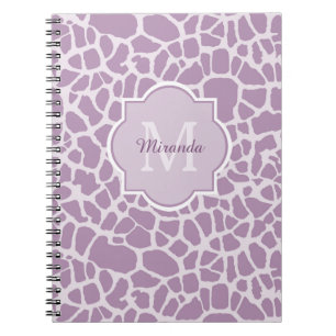 Caderno Espiral Impressão de Girafa Roxo Chic com Monograma e Nom