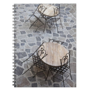 Caderno Espiral Itália, Sardenha, Castelsardo. Mesas de café.