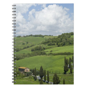 Caderno Espiral Itália, Toscana. La Foce. Uma estrada curva serpen