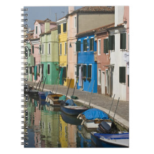 Caderno Espiral Itália, Veneza, Burano. Casas multicoloridas ao lo
